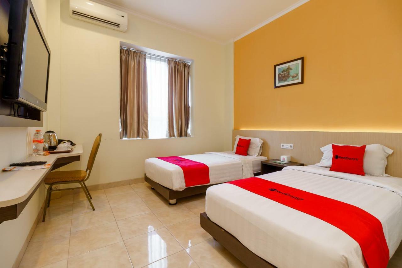 Reddoorz Premium @ Alqueby Bandung