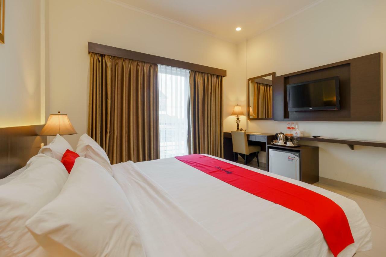 Reddoorz Premium @ Alqueby Hotel 4*