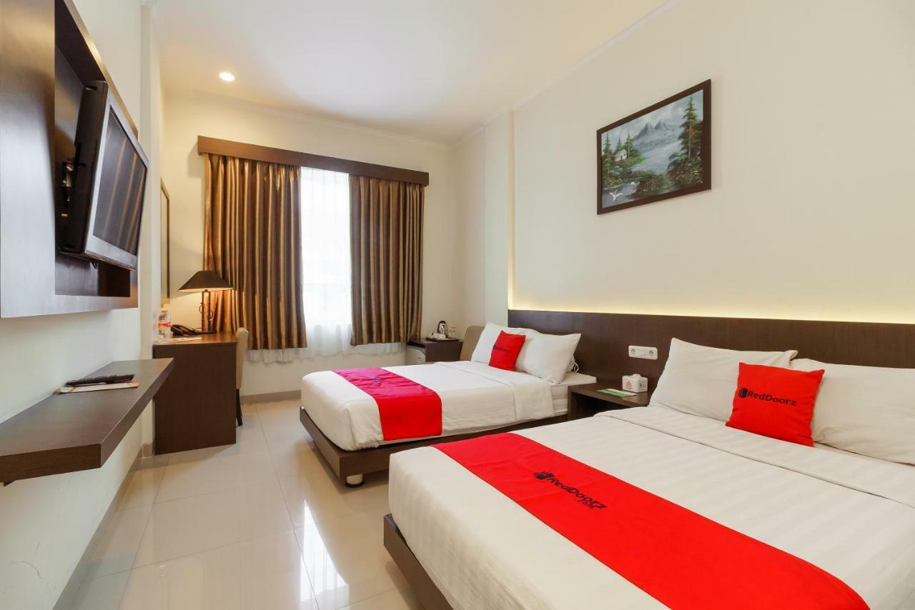 Hotel Reddoorz Premium @ Alqueby Bandung